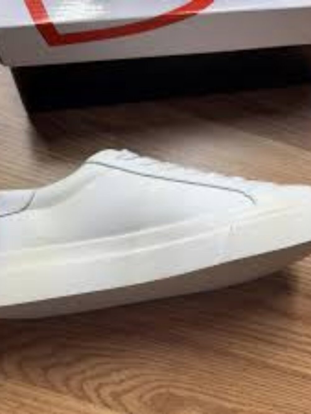 72-NEW IN BOX BLONDO VENNA LEATHER SNEAKERS - Picture 3 of 7